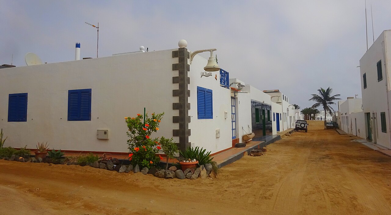 Caleta de Sebo, Capital insular, La Graciosa